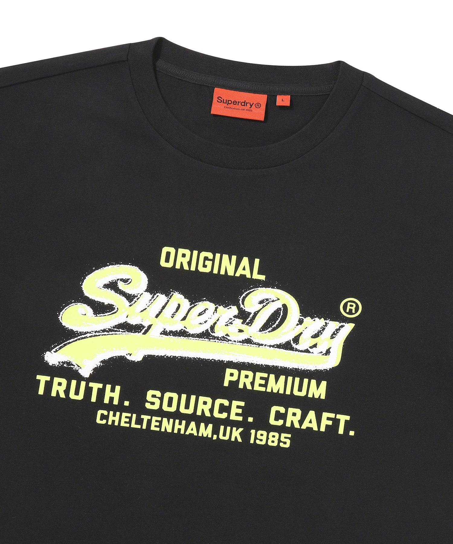 Sprayed Vintage Logo T-Shirt - Black - Superdry Singapore